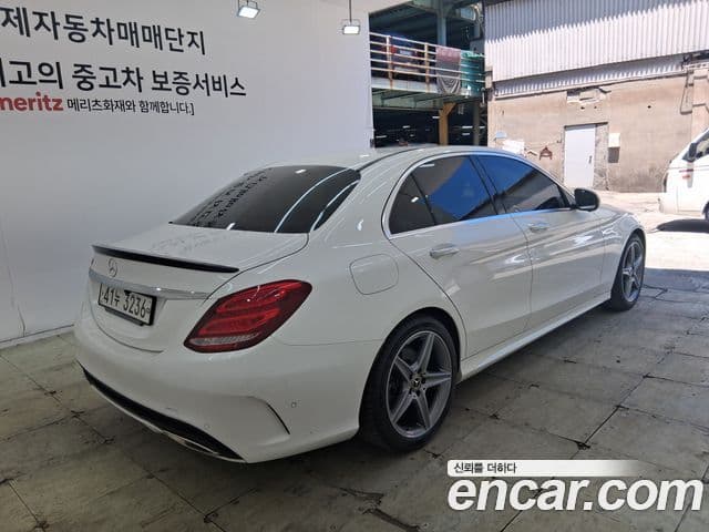 Mercedes-Benz C-Class 2018 — Photo 10/20