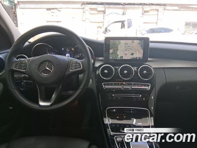 Mercedes-Benz C-Class 2018 — Photo 15/20