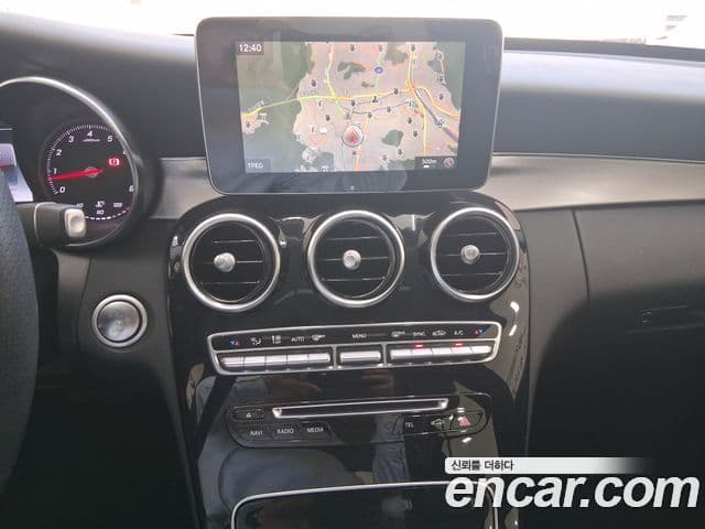 Mercedes-Benz C-Class 2018 — Photo 6/20