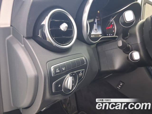 Mercedes-Benz C-Class 2018 — Photo 16/20