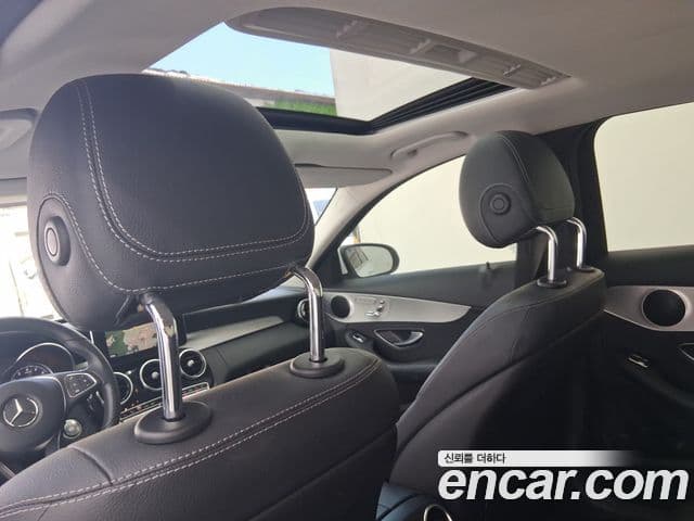 Mercedes-Benz C-Class 2018 — Photo 4/20