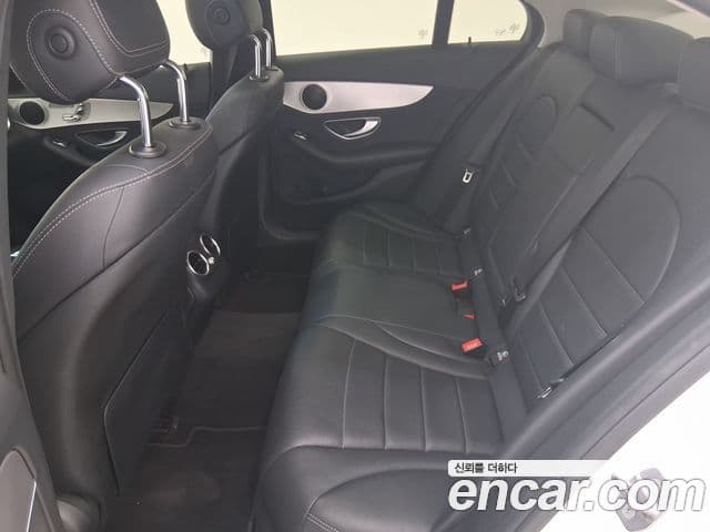 Mercedes-Benz C-Class 2018 — Photo 19/20