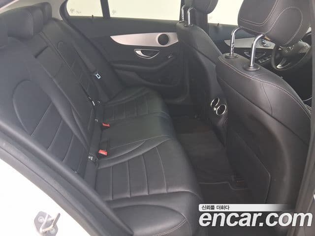 Mercedes-Benz C-Class 2018 — Photo 8/20