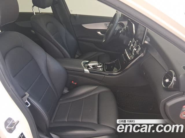 Mercedes-Benz C-Class 2018 — Photo 1/20