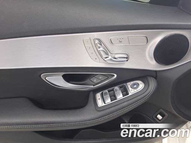 Mercedes-Benz C-Class 2018 — Photo 11/20