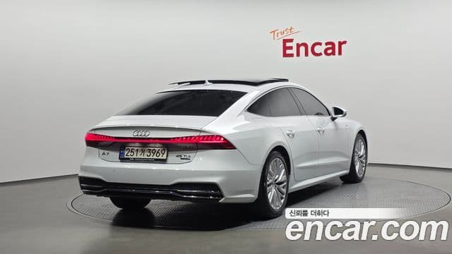 Audi A7 2020 — Фото 1/20