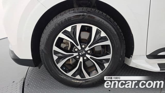 Kia Carnival 2020 — фото 5 из 20