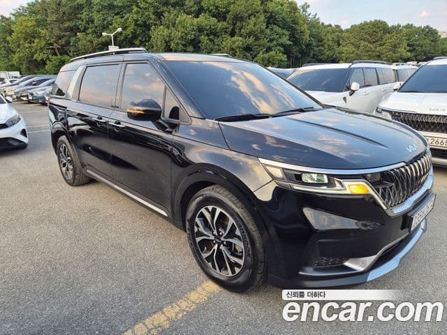 Kia Carnival 2022 — ფოტო 2/20