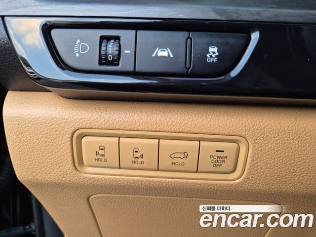 Kia Carnival 2022 — ფოტო 14/20