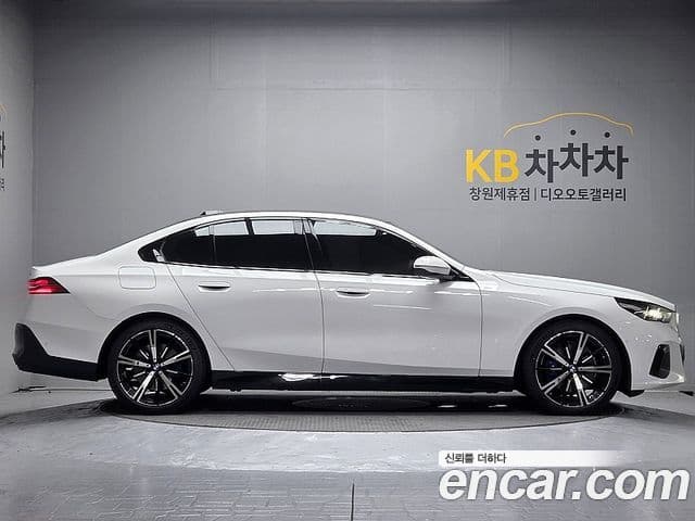 BMW 5 Series 2025 — Şəkil 9/20