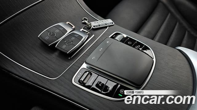 Mercedes-Benz GLC-Class 2021 — ფოტო 15/20