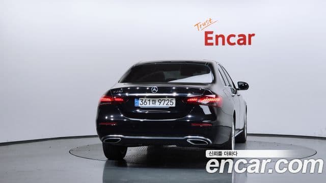 Mercedes-Benz E-Class 2021 — ფოტო 4/20