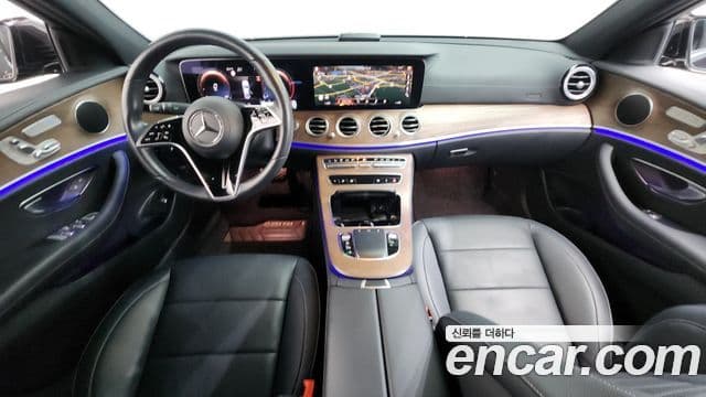 Mercedes-Benz E-Class 2021 — ფოტო 7/20