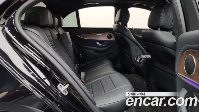 Mercedes-Benz E-Class 2021 — ფოტო 11/20
