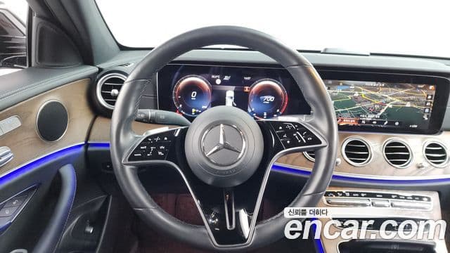 Mercedes-Benz E-Class 2021 — ფოტო 14/20