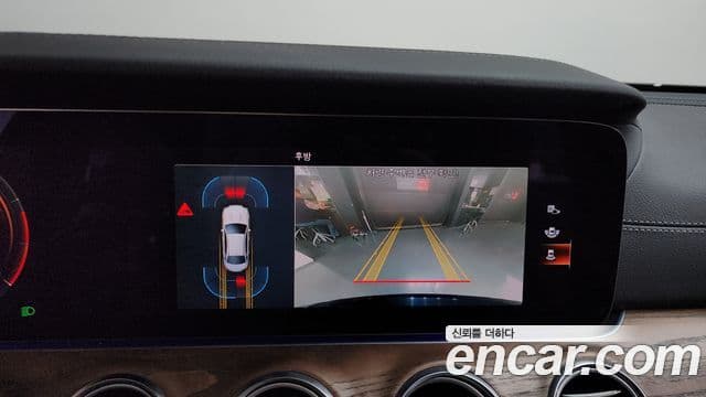 Mercedes-Benz E-Class 2021 — ფოტო 15/20