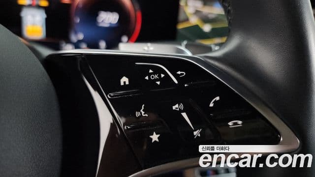 Mercedes-Benz E-Class 2021 — ფოტო 17/20