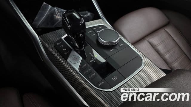 BMW 3 Series 2019 — Şəkil 9/20