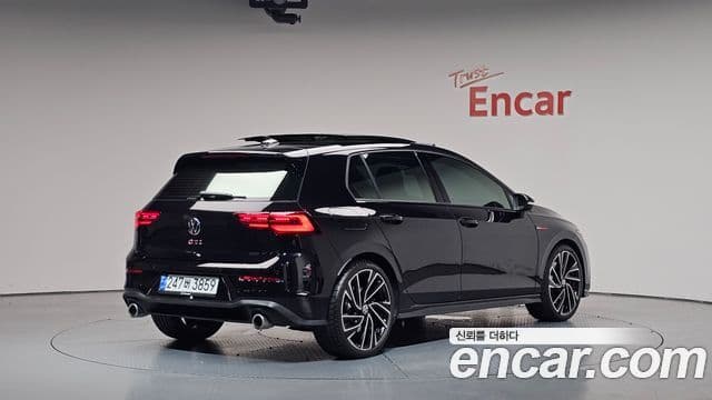 Volkswagen Golf 2023 — ფოტო 2/20