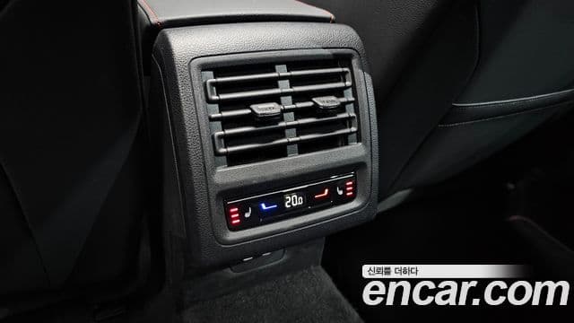 Volkswagen Golf 2023 — ფოტო 19/20