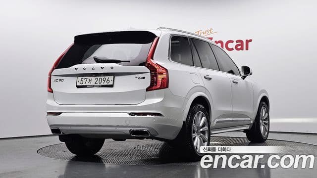 Volvo XC90 2018 — Photo 2/31