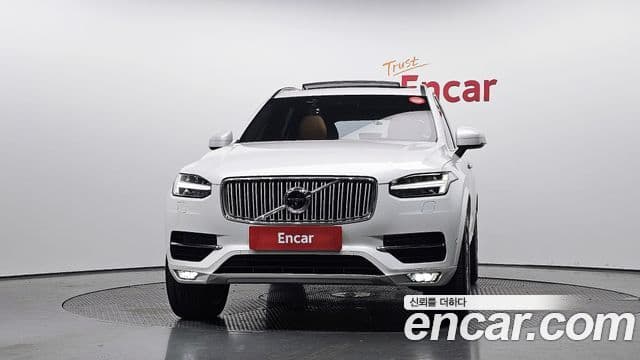 Volvo XC90 2018 — Photo 9/31