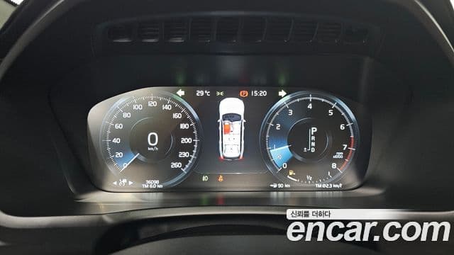 Volvo XC90 2018 — Photo 26/31