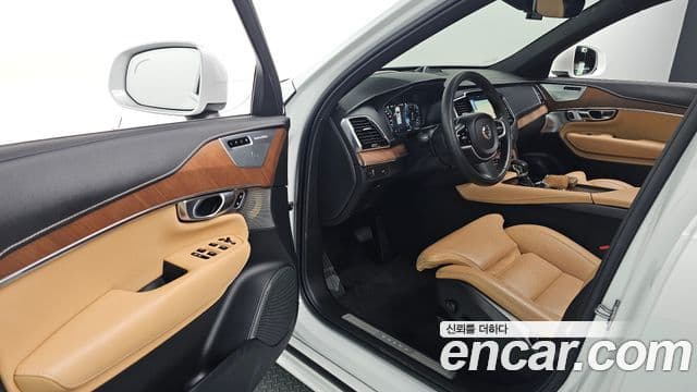 Volvo XC90 2018 — Photo 31/31