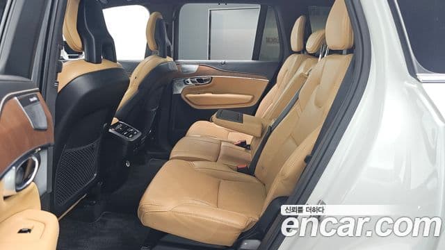 Volvo XC90 2018 — Photo 15/31