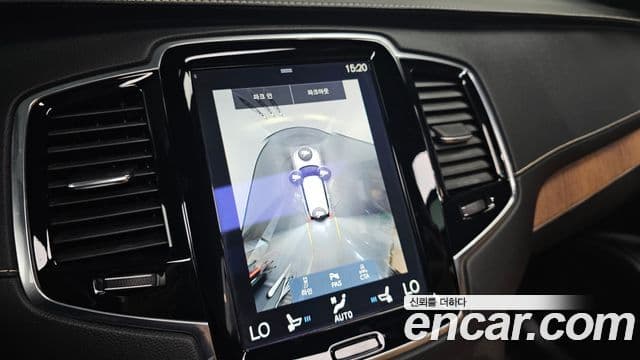 Volvo XC90 2018 — Photo 28/31