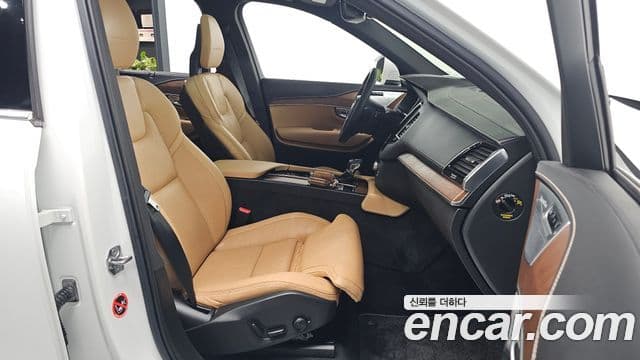Volvo XC90 2018 — Photo 11/31