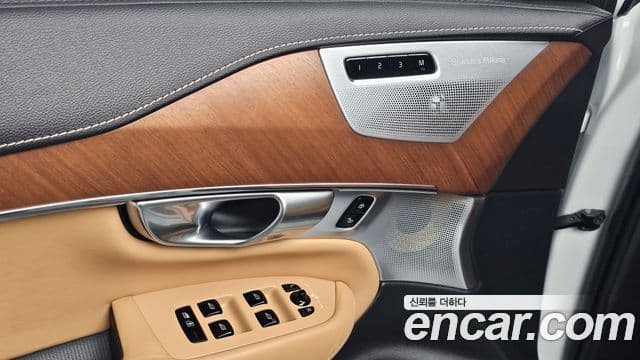 Volvo XC90 2018 — Photo 12/31