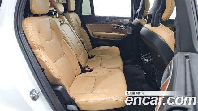 Volvo XC90 2018 — Photo 10/31