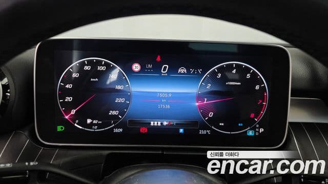 Mercedes-Benz C-Class 2023 — ფოტო 8/20