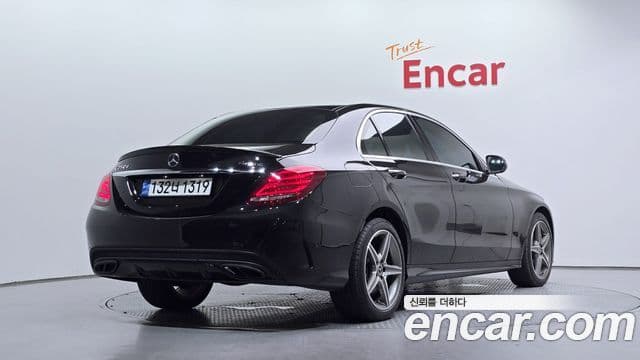 Mercedes-Benz C-Class 2018 — Photo 16/20