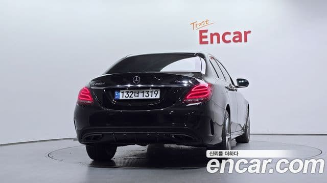 Mercedes-Benz C-Class 2018 — Photo 6/20