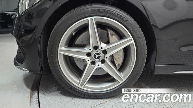 Mercedes-Benz C-Class 2018 — Photo 13/20