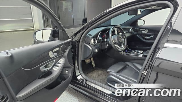 Mercedes-Benz C-Class 2018 — Photo 17/20