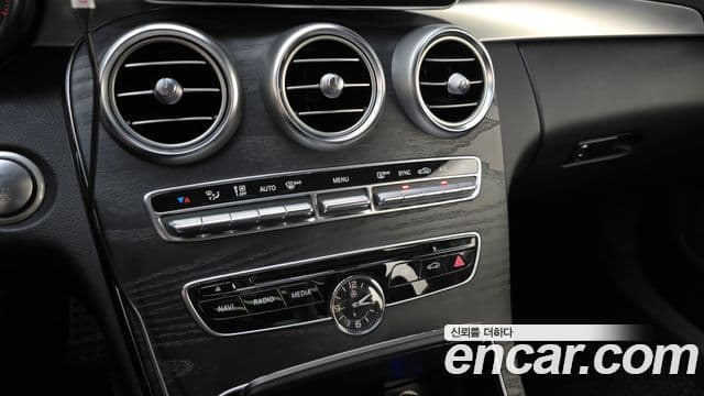 Mercedes-Benz C-Class 2018 — Photo 7/20