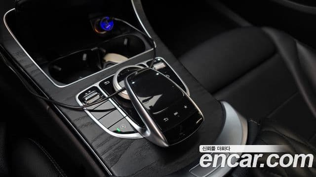 Mercedes-Benz C-Class 2018 — Photo 14/20