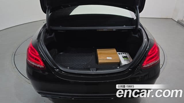Mercedes-Benz C-Class 2018 — Photo 4/20