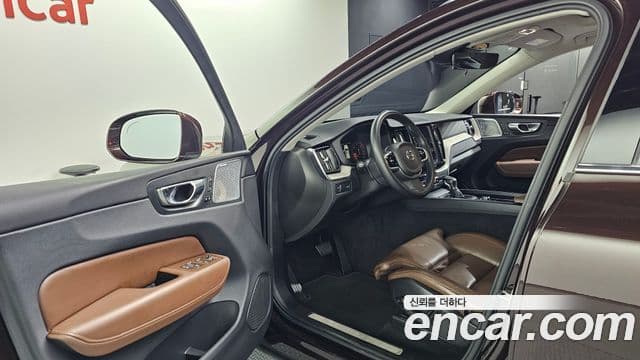 Volvo XC60 2019 — Şəkil 10/20