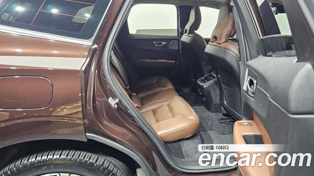 Volvo XC60 2019 — Şəkil 11/20