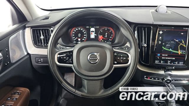 Volvo XC60 2019 — Şəkil 14/20