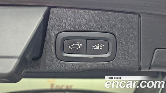 Volvo XC60 2019 — Şəkil 17/20