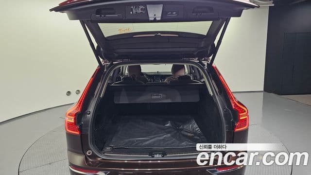 Volvo XC60 2019 — Şəkil 18/20