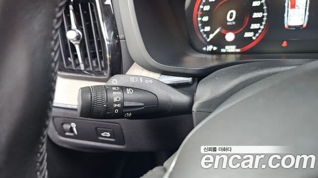 Volvo XC60 2019 — Şəkil 20/20