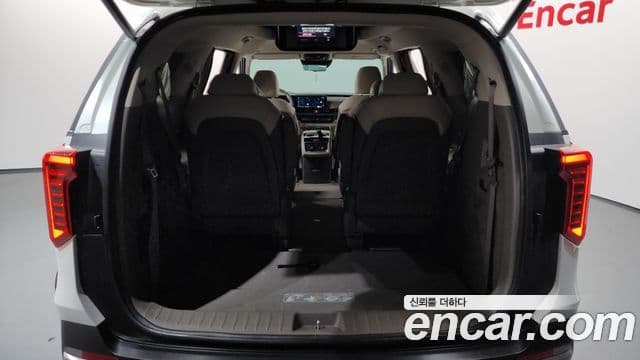 Kia Carnival 2024 — ფოტო 19/20