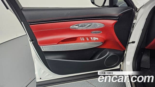 Genesis GV70 2022 — Şəkil 23/33