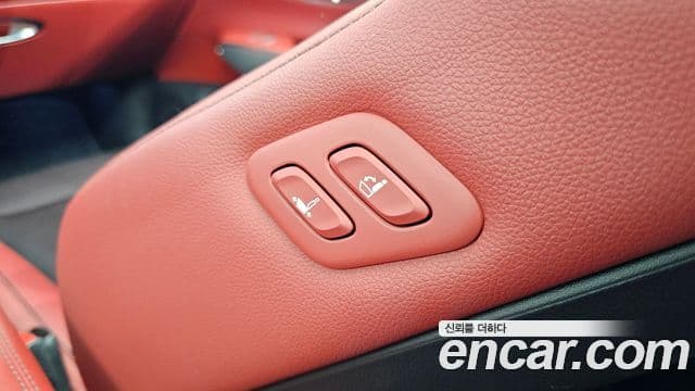Genesis GV70 2022 — Şəkil 25/33